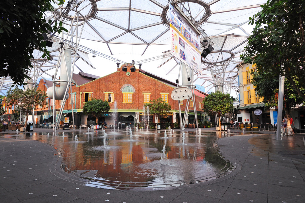 News - VJ - Clarke Quay Fountain01